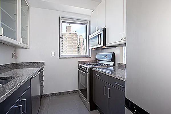 Rented by Domus Realty | media 17