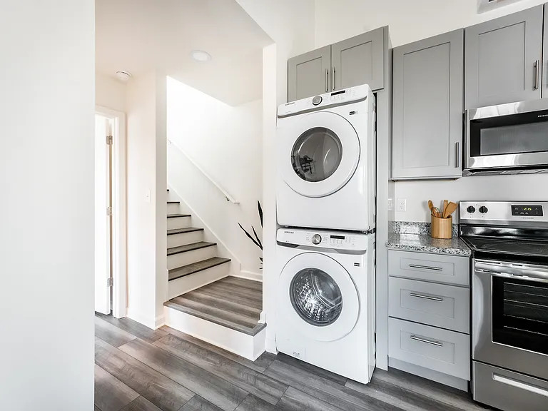 1351 Finley St NE #B — Photo 8