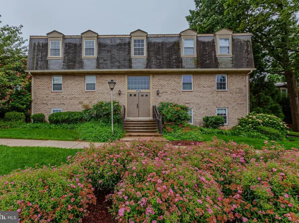 856 College Pkwy Unit 856-201, Rockville, MD 20850