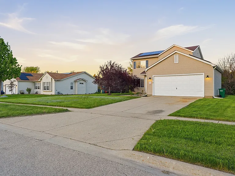950 Donnelly Pl — Photo 4