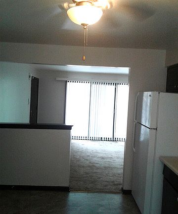 5th image of 1654 Harbor Ave APT 2S