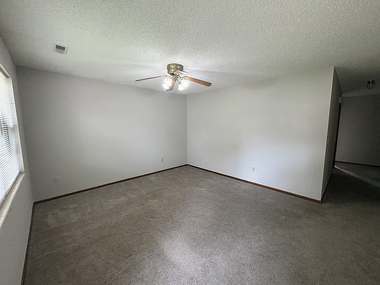 1408 Ash Ct #1408 — Photo 2