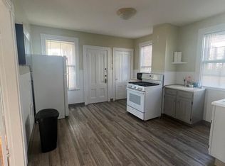 153 3rd St #3R, Cambridge, MA 02141