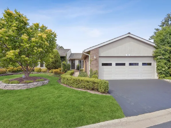 98 Briarwood Cir, Oak Brook, IL 60523