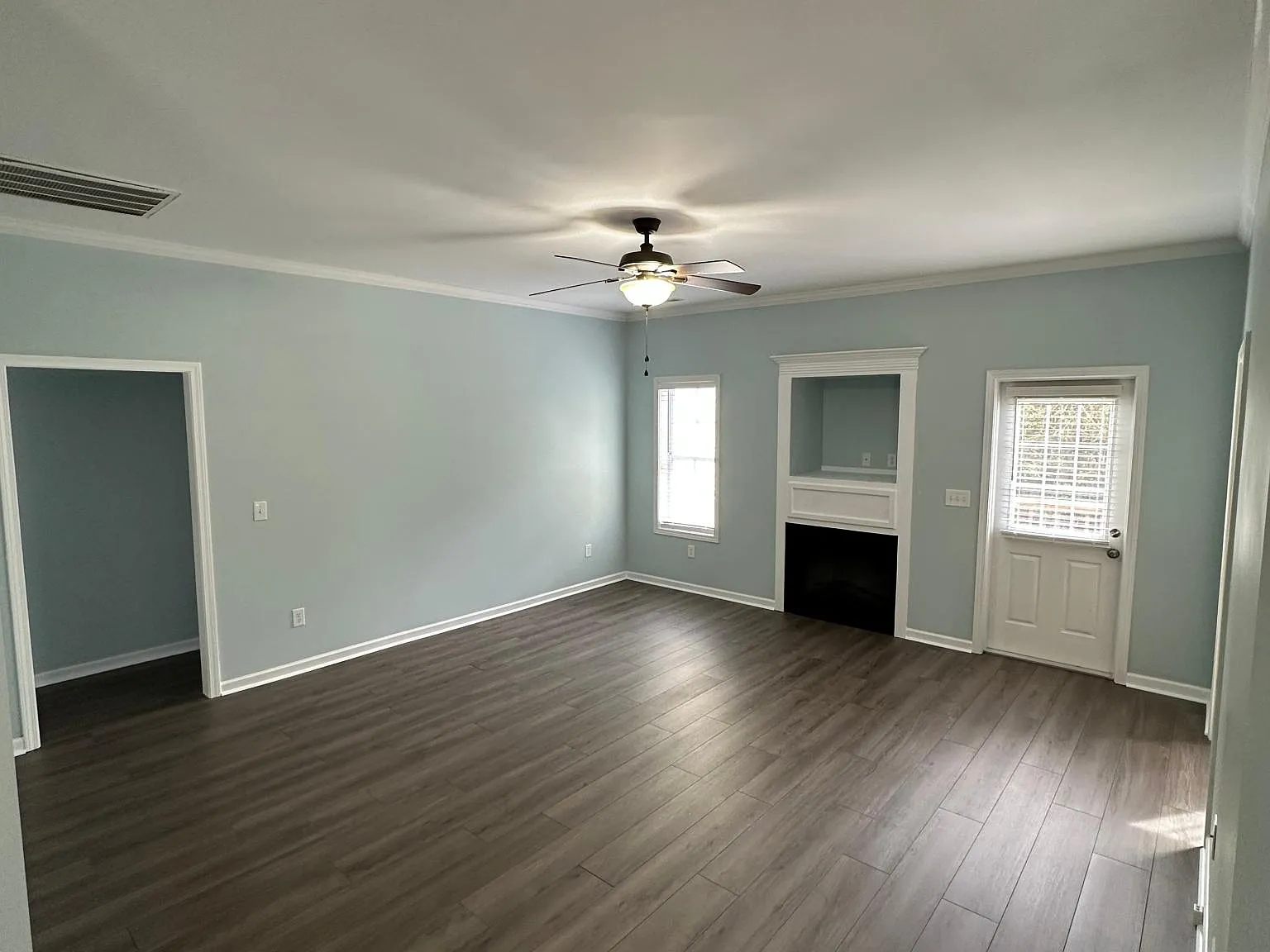 3 bed, 1409 sqft, $2,800 — Photo 2