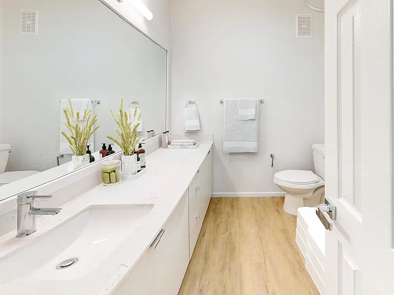 Eight 80 Newport Beach — Photo 21