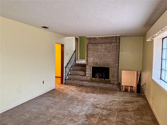2nd image of 930 Ridgeway St
