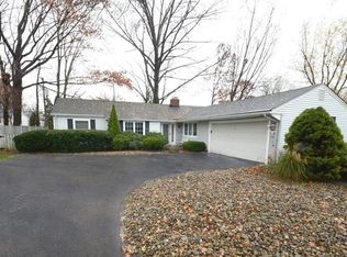5288 Chickadee Ln, Lyndhurst, OH 44124