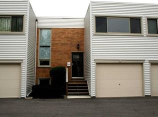 362 Cedar Tree Ct, Hoffman Estates, IL 60169