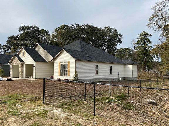 2nd image of 3909 Duchess Ct