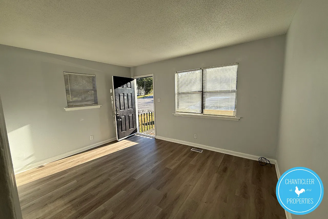 1502 Chapel Hill Road - B — Photo 4
