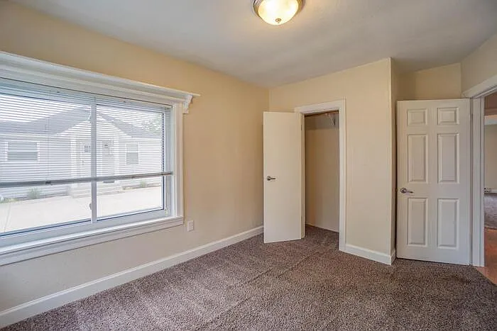 944 Dale St — Photo 14