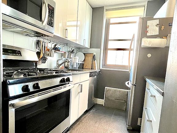 3rd image of 200 E 90th St APT 8C