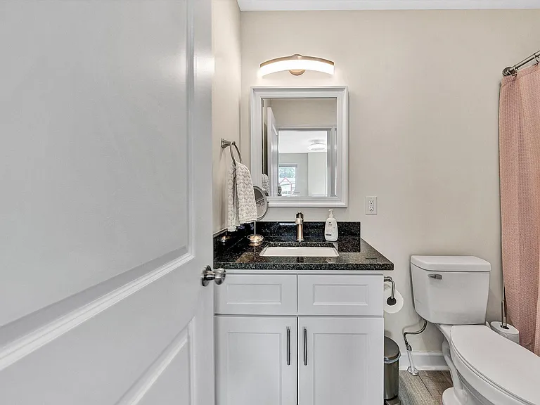 140 W Calhoun St — Photo 6