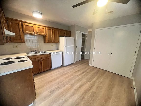 5th image of 204 Sky Vue Dr APT A