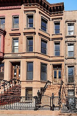 1st image of 125 Halsey St Floor 3