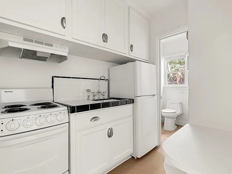 346 N Palm Dr #4 — Photo 10