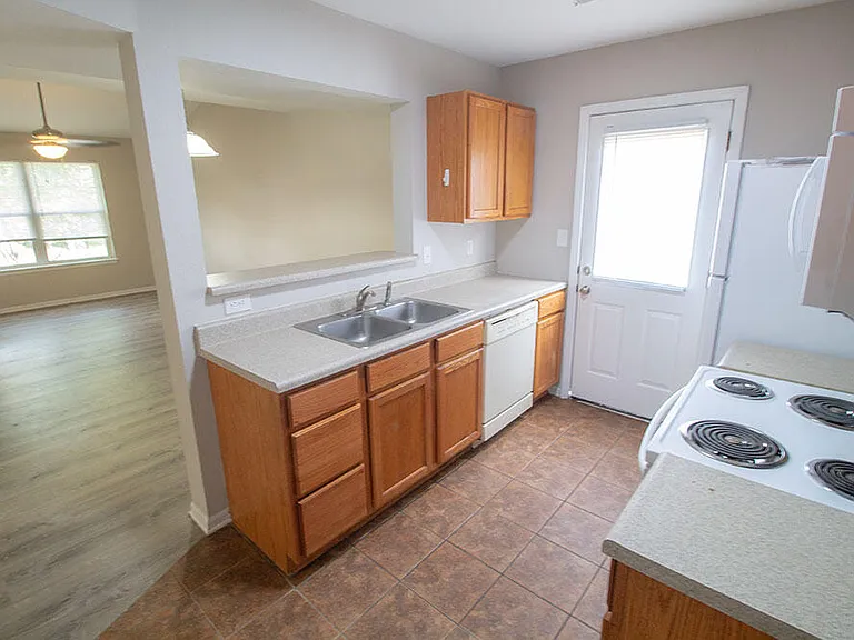 1401 Bodie Dr — Photo 8