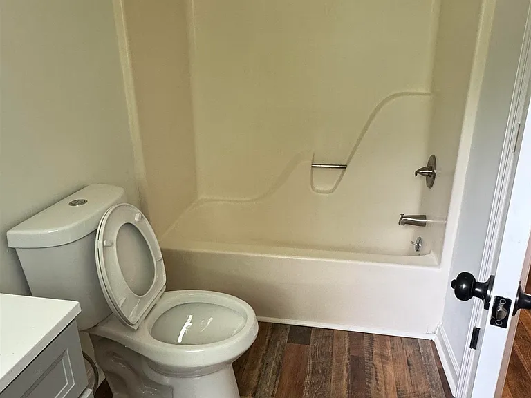 1114 Oakwood Ave NE #A — Photo 9