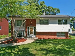 33095 N Eastview Ave, Grayslake, IL 60030