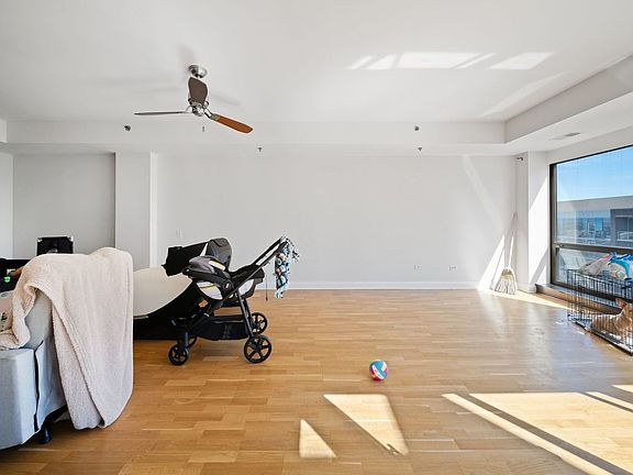 5th image of 1212 N Wells St APT 1701