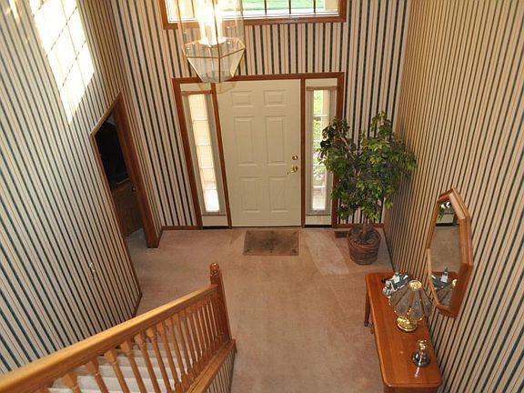 5th image of 4648 Clayburn Dr E