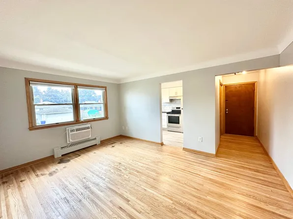 636 Larpenteur Apartments!, 636 Larpenteur Ave W APT 9, Saint Paul, MN 55113