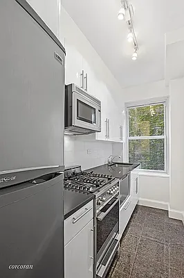 Rented by Compass | media 9