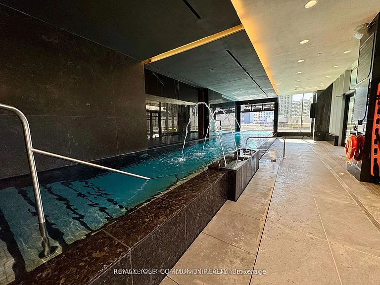 11 Yorkville Ave #2114 — Photo 18