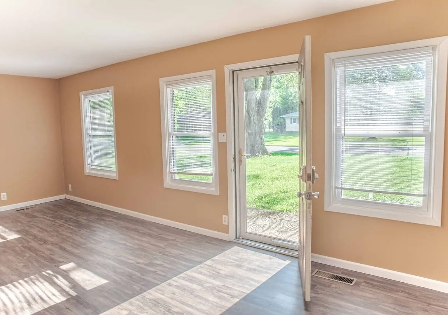 3 Bedroom Home with Hardwood Floors, a Huge Backyard, and a Garage, In-Unit Washer and Dryer — Photo 1