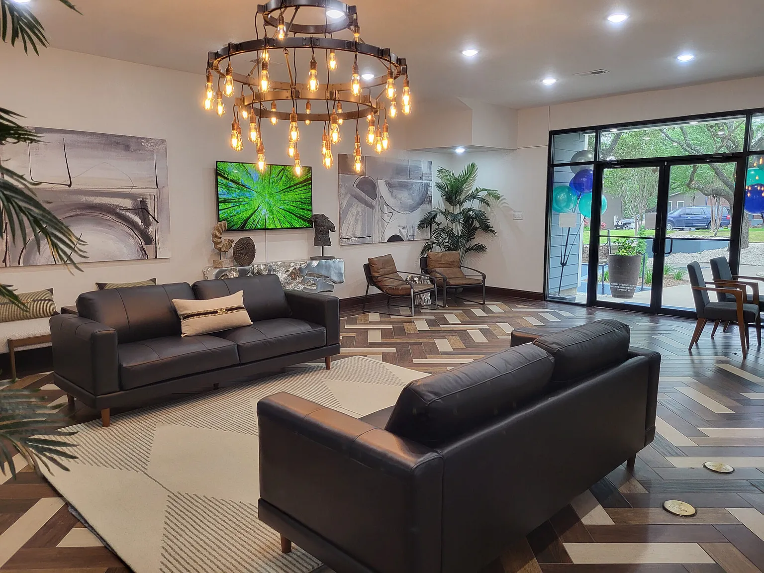 Lavera at Lake Highlands — Photo 1