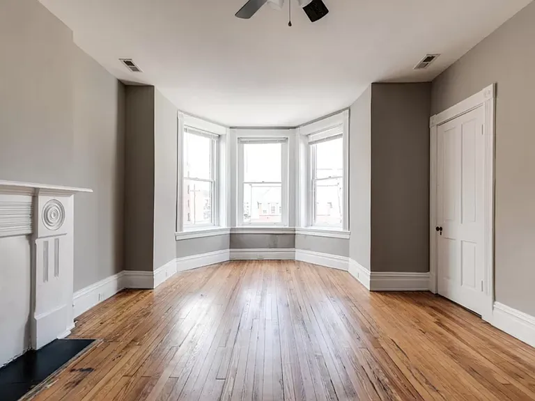 939 W Grace St — Photo 42