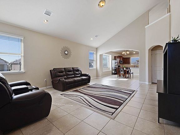 4th image of 2445 Merton Dr