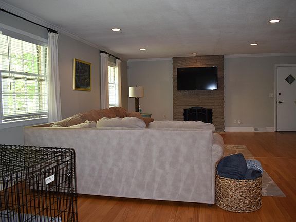 4th image of 7100 Dogwood Dr