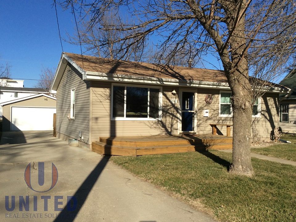 1st image of 2541 S Helen St