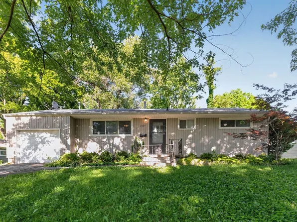 7821 Birch St, Prairie Village, KS 66208
