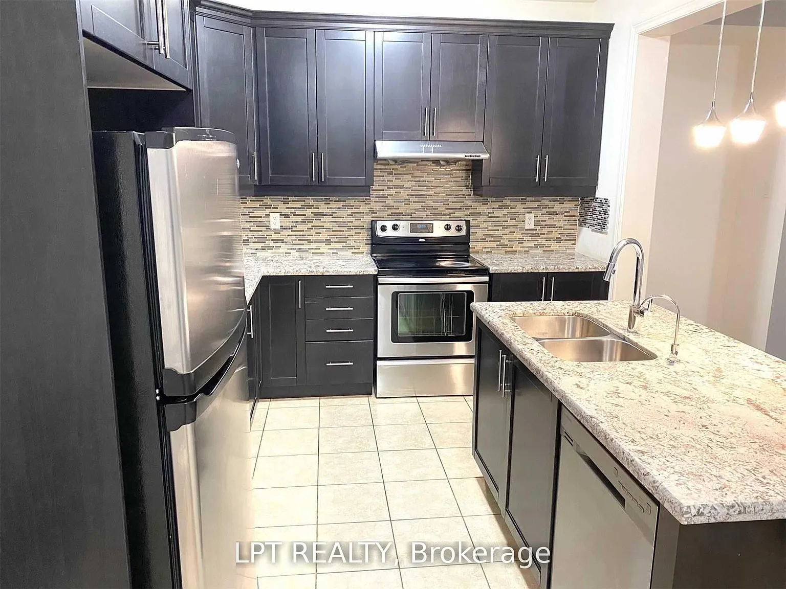 4 bed, $2,900 — Photo 4