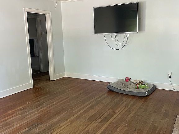 2nd image of 1085 Park Ct