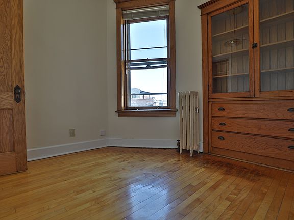 2nd image of 1403 N Wicker Park Ave APT 3