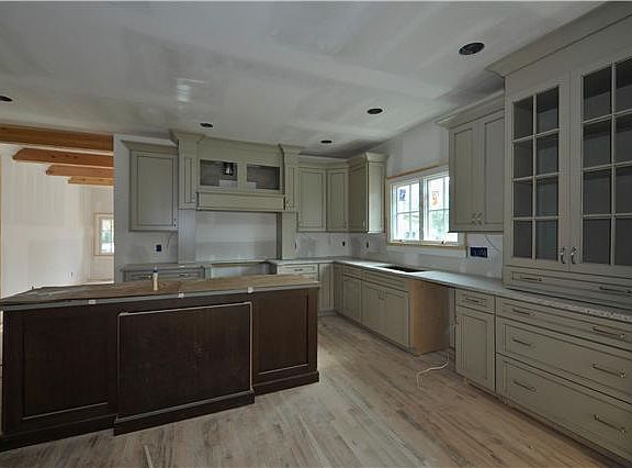 4th image of 2701 Oakland Ave