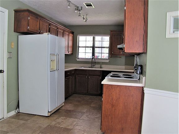 3rd image of 101 Island Blvd