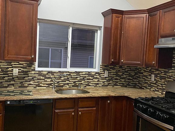 2nd image of 1330 Rockland Ave Floor 2