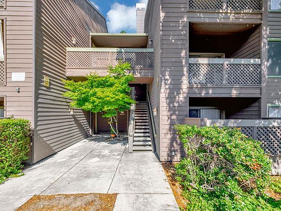2nd image of 1046 Yarwood Ct