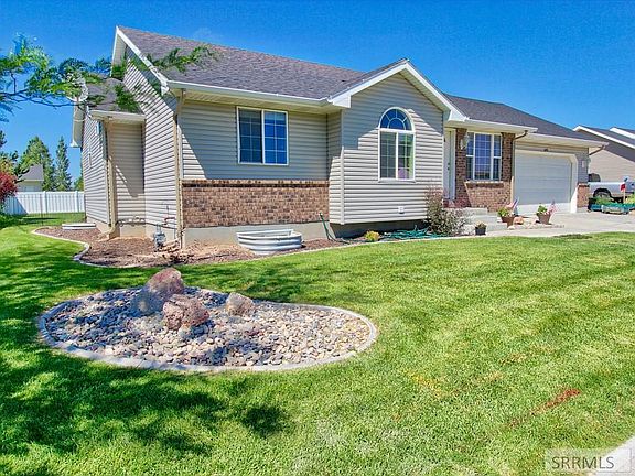 2nd image of 3191 E Sweet Briar Dr