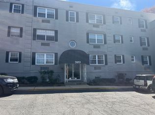 2055 N Woodstock St APT 304, Arlington, VA 22207