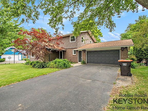 3rd image of 2195 Innwood Dr SE