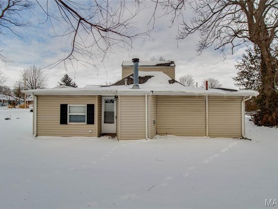 205 Jersey St, Brighton, IL 62012