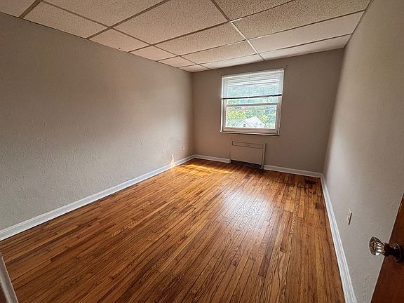 3rd image of 596 Lowell Ave APT 8