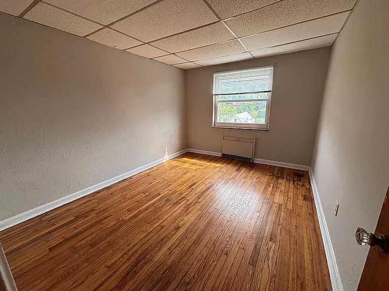 596 Lowell Ave — Photo 16