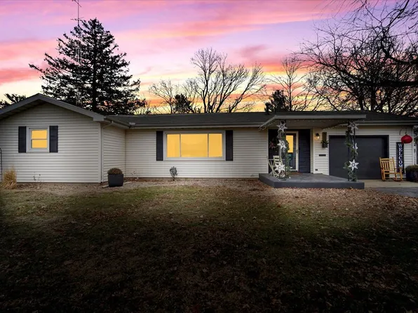 517 Sunrise Dr, Chenoa, IL 61726